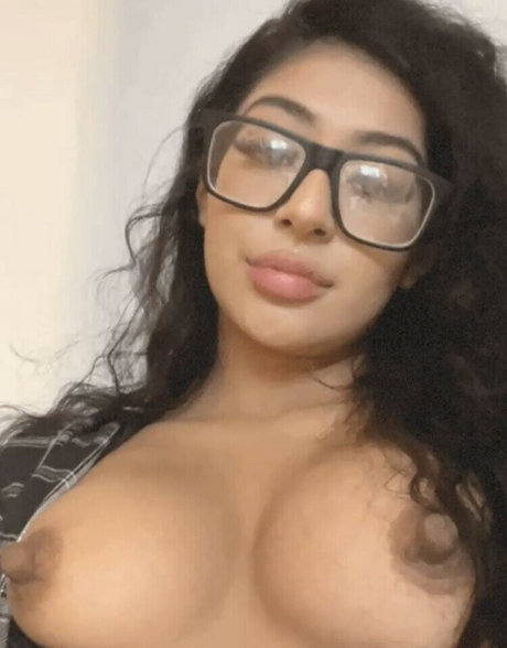 Naakte gelekte OnlyFans-foto van Binky Beaz