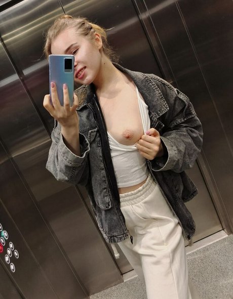 Naakte gelekte OnlyFans-foto van Lilroxxxy