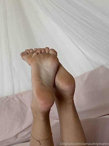 Naakte gelekte OnlyFans-foto van Audrey Martin