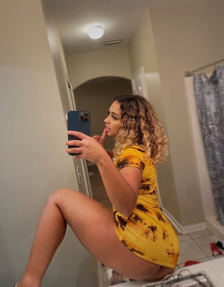 Naakte gelekte OnlyFans-foto van Stacia Darae