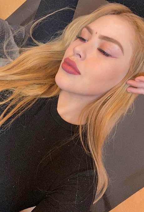 Naakte gelekte OnlyFans-foto van Stephanie Scarleth