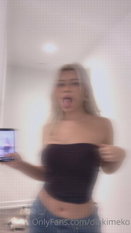 Naakte gelekte OnlyFans-foto van Diakimeko