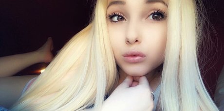 Naakte gelekte OnlyFans-foto van Eveliinngy