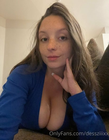 Naakte gelekte OnlyFans-foto van Dessziiixx