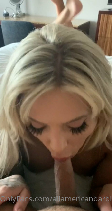 Naakte gelekte OnlyFans-foto van Christina Savoy