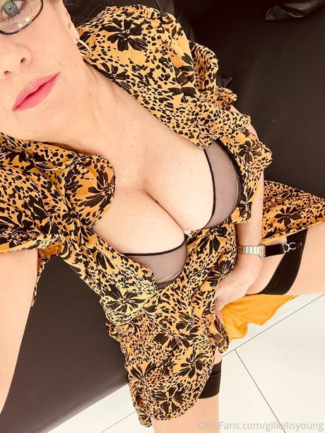 Naakte gelekte OnlyFans-foto van Gill Ellisyoung
