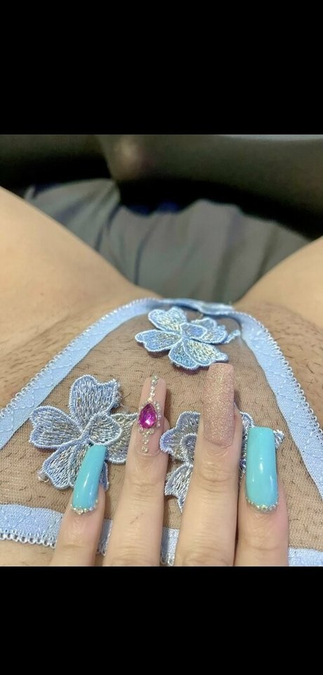Naakte gelekte OnlyFans-foto van Baby Caroline