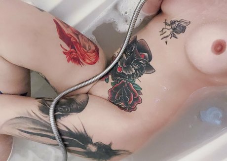 Naakte gelekte OnlyFans-foto van Vanpsuicide
