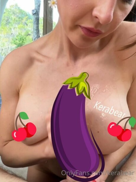 Naakte gelekte OnlyFans-foto van Kera Bear