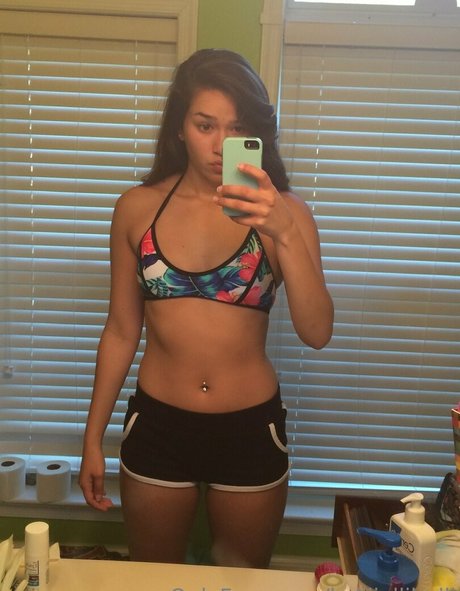 Naakte gelekte OnlyFans-foto van Kellijellibelli