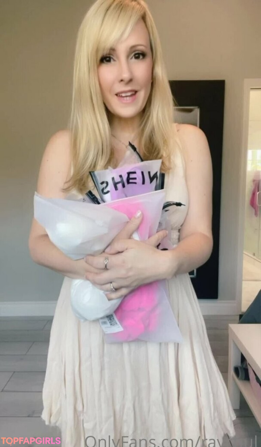 Naakte gelekte OnlyFans-foto van Raychul Moore #1081