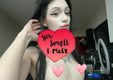Naakte gelekte OnlyFans-foto van Ady Dark