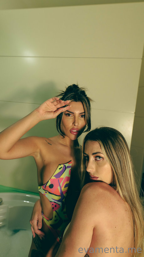 Naakte gelekte OnlyFans-foto van Eva Menta