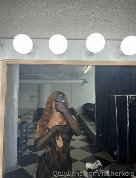 Naakte gelekte OnlyFans-foto van Kelsey Calemine