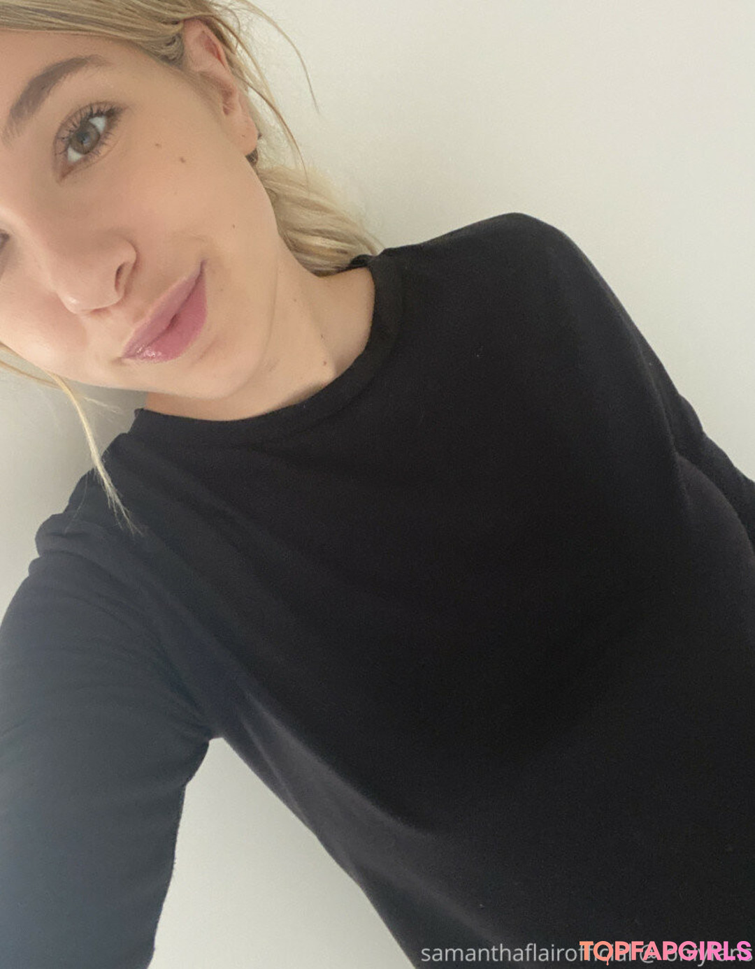 Naakte gelekte OnlyFans-foto van Samantha Flair #1931