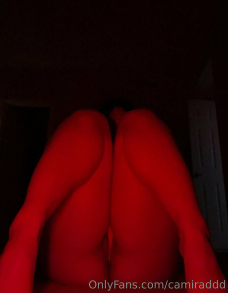 Naakte gelekte OnlyFans-foto van Camiraddd