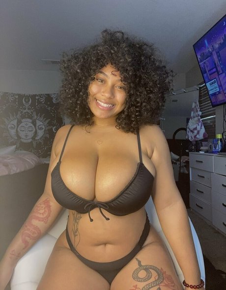 Naakte gelekte OnlyFans-foto van Babyface Jass