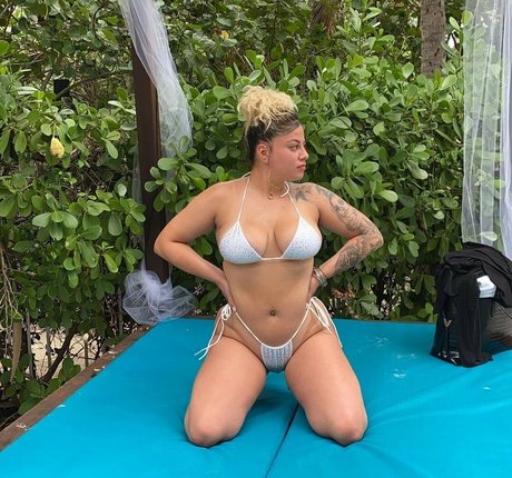Naakte gelekte OnlyFans-foto van Domovelez