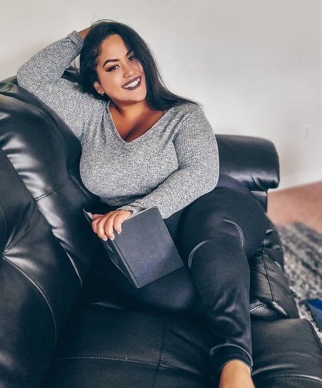 Naakte gelekte OnlyFans-foto van Uilanibabe