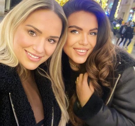 Naakte gelekte OnlyFans-foto van Nana Van Veghel