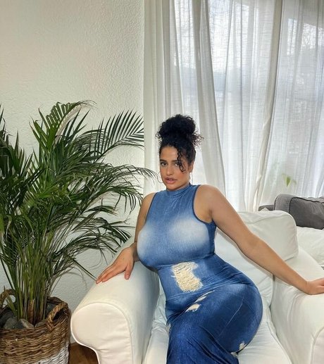 Naakte gelekte OnlyFans-foto van Annamaria