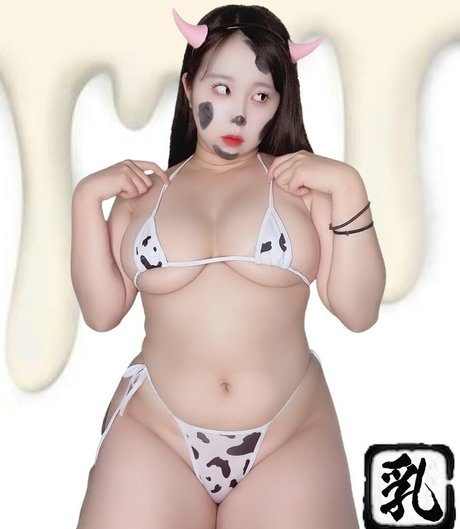 Naakte gelekte OnlyFans-foto van Milky Ueda