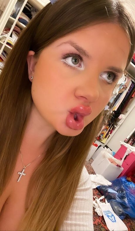 Naakte gelekte OnlyFans-foto van Elizabeth M