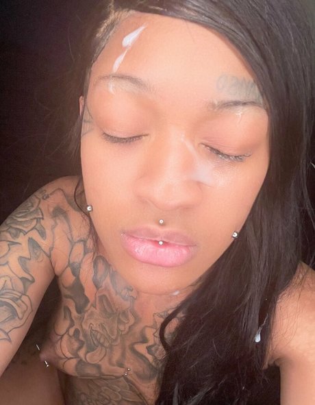 Naakte gelekte OnlyFans-foto van Kayyso