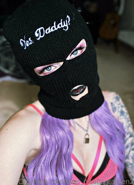 Naakte gelekte OnlyFans-foto van Evesmysticgarden2