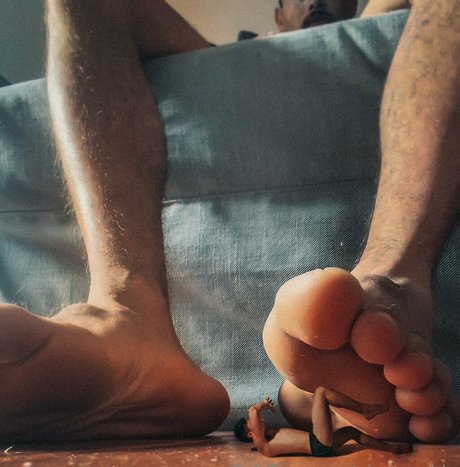 Naakte gelekte OnlyFans-foto van Giantpablo