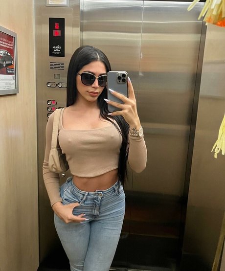 Naakte gelekte OnlyFans-foto van Kimyangel