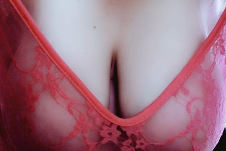 Naakte gelekte OnlyFans-foto van Redxxxvelvet