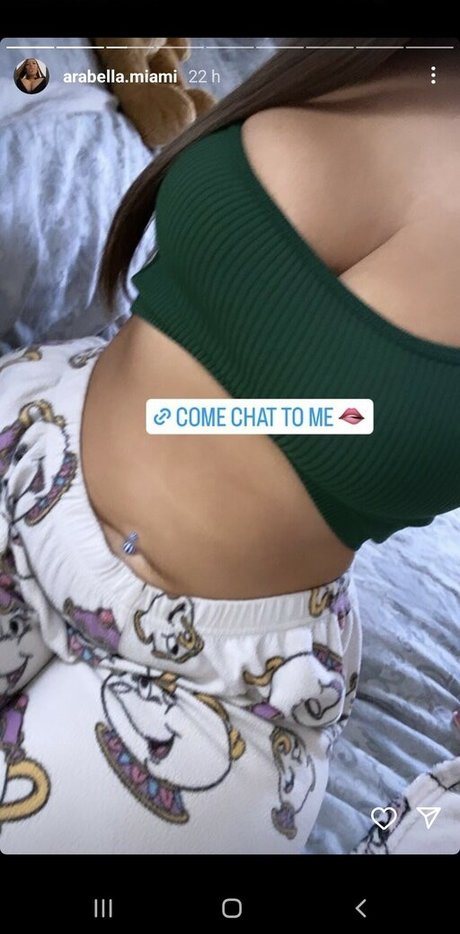 Naakte gelekte OnlyFans-foto van Arabelladiaz