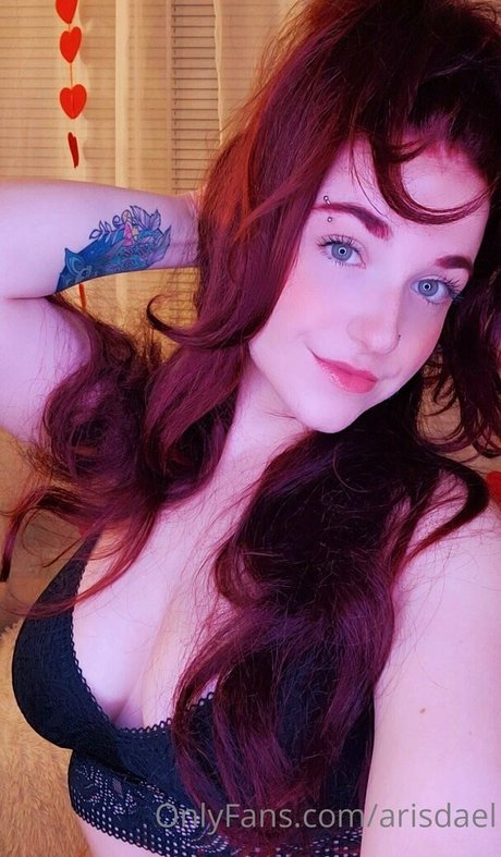 Naakte gelekte OnlyFans-foto van Arisdael