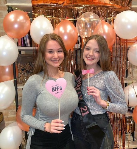 Naakte gelekte OnlyFans-foto van Madeline P