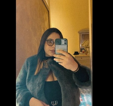 Naakte gelekte OnlyFans-foto van Letizia Scrivani