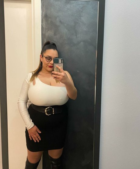 Naakte gelekte OnlyFans-foto van Letizia Scrivani