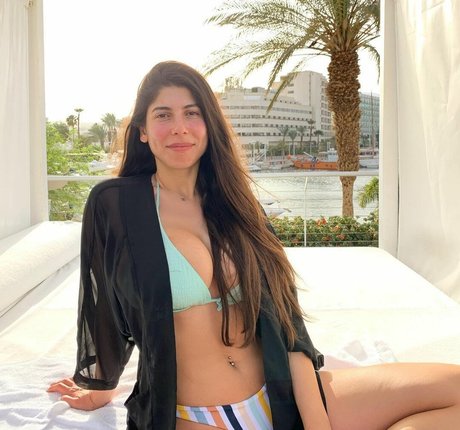 Naakte gelekte OnlyFans-foto van Daniella Yallouz