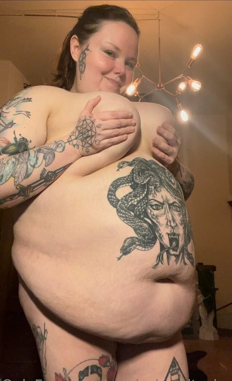 Naakte gelekte OnlyFans-foto van Giselebundtcake