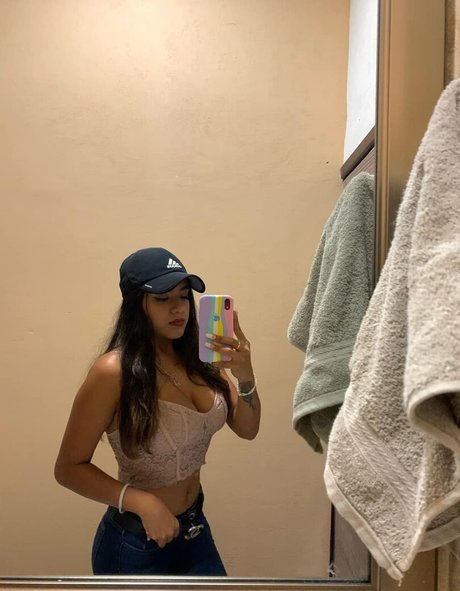 Naakte gelekte OnlyFans-foto van Fany Duarte