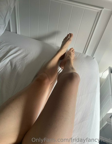 Naakte gelekte OnlyFans-foto van Fridayfancyfeet