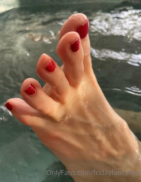 Naakte gelekte OnlyFans-foto van Fridayfancyfeet