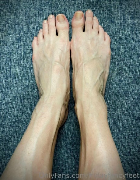 Naakte gelekte OnlyFans-foto van Fridayfancyfeet