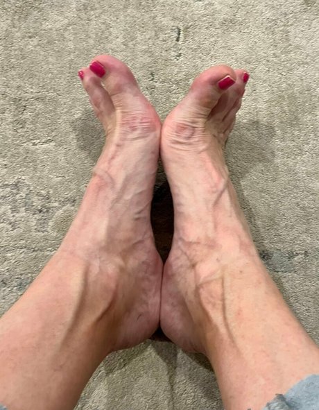 Naakte gelekte OnlyFans-foto van Fridayfancyfeet