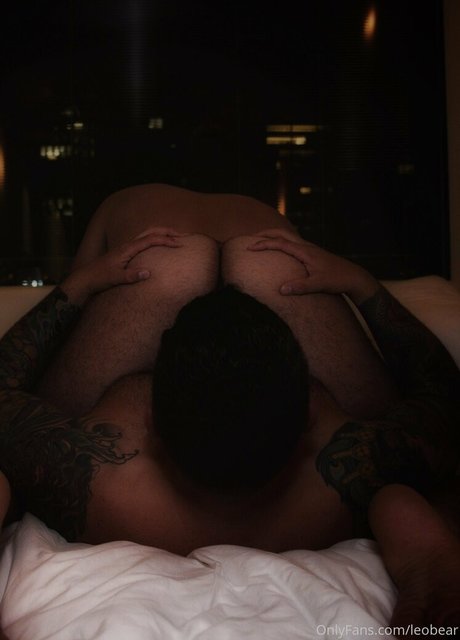 Naakte gelekte OnlyFans-foto van Leobear