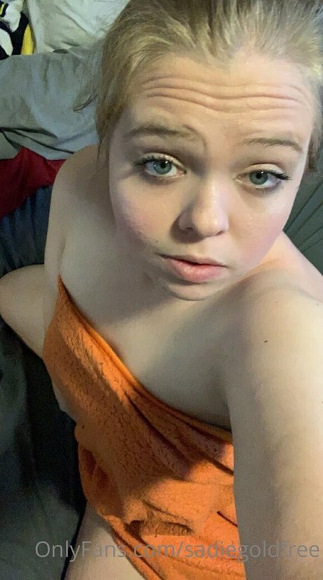 Naakte gelekte OnlyFans-foto van Sadiegoldfree