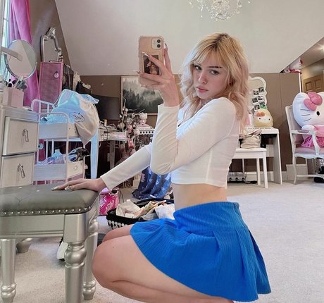 Naakte gelekte OnlyFans-foto van Myahalanna
