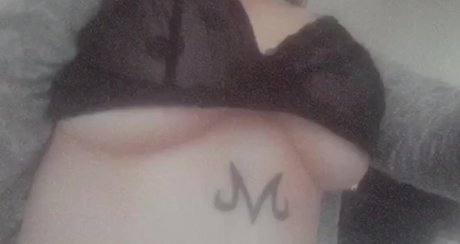 Naakte gelekte OnlyFans-foto van Peachgirl23