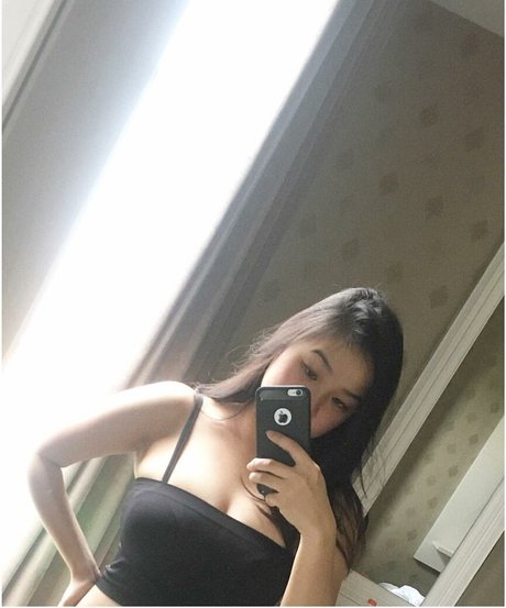 Naakte gelekte OnlyFans-foto van Monicajeyincanatasya