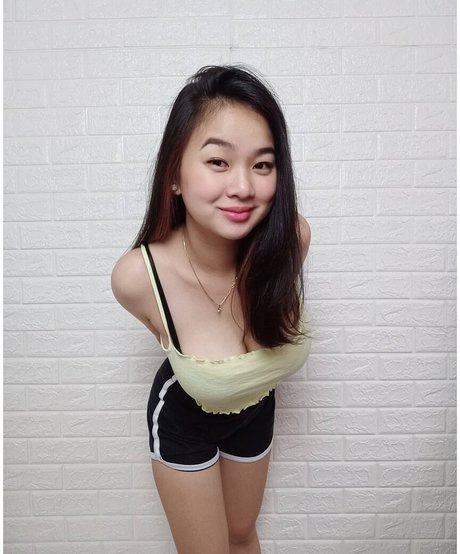 Naakte gelekte OnlyFans-foto van Monicajeyincanatasya